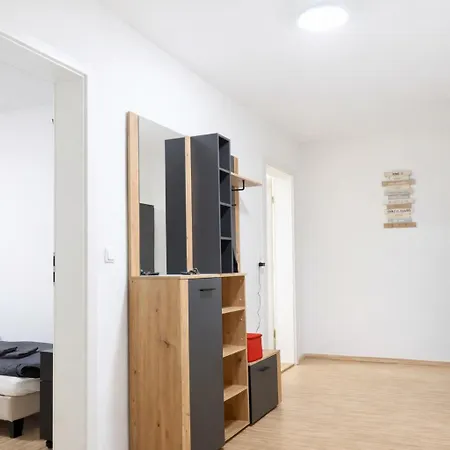 公寓 Leta Homes - Komfortable Mit Traumbalkon Mit Flexiblem, Self-check-in & Eigenen Parkplaetzen 施特劳宾